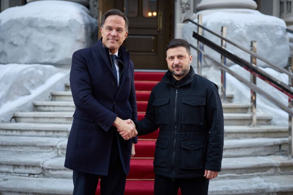 secretario-geral-da-otan-se-reune-com-zelensky-apos-ataque-russo