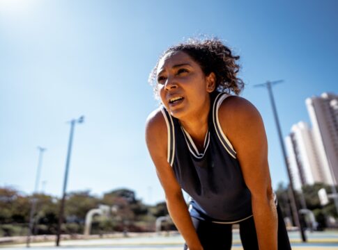 seis-treinos-de-apenas-10-minutos-para-perder-gordura-sem-sair-de-casa