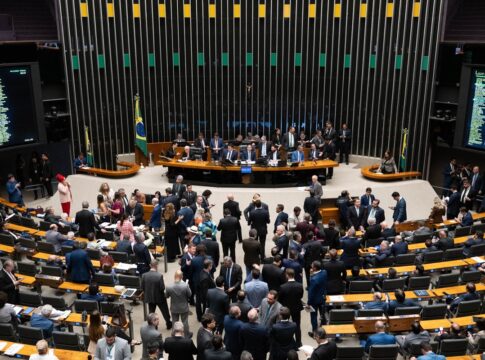 congresso:-entenda-reajustes-de-salarios-e-gratificacoes-de-servidores