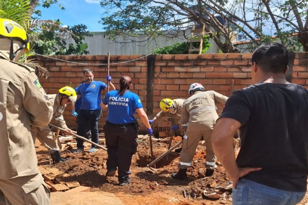 jovem-e-detido-por-suspeita-de-ajudar-a-enterrar-cadaver-em-quintal