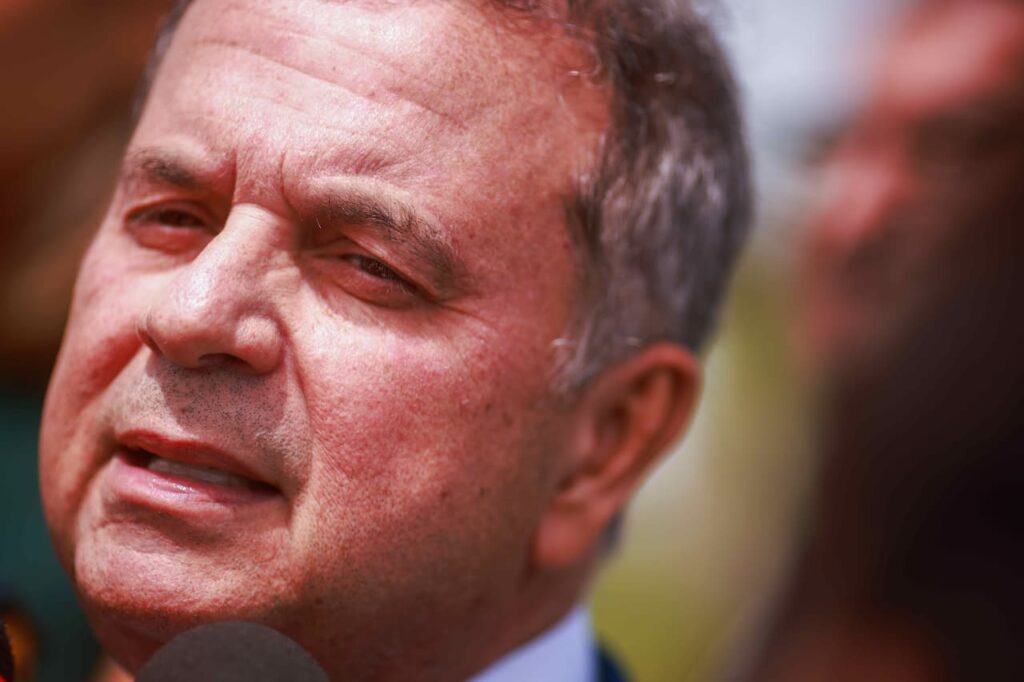 lider-da-oposicao-visita-bolsonaro-e-ataca-lula:-“mercadoria-vencida”