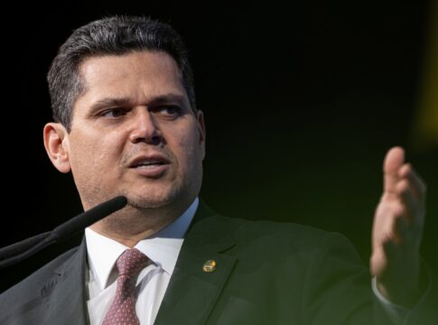 alcolumbre:-“instituicoes-estao-unidas-em-pacto-contra-o-feminicidio”