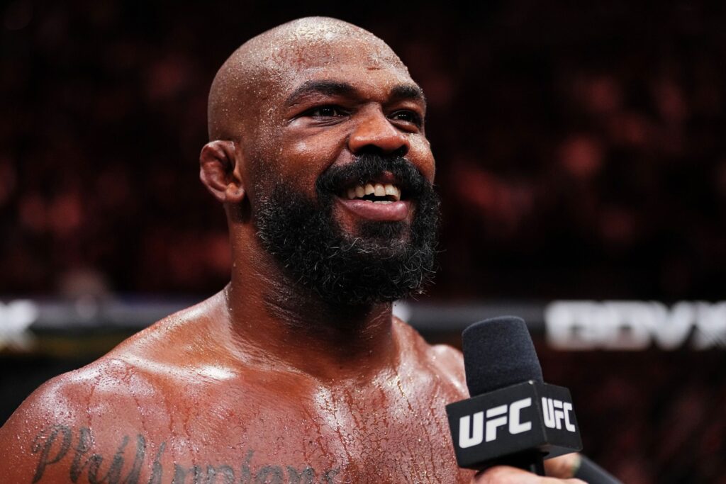 de-volta-ao-octogono,-jon-jones-revela-lidar-com-problema-no-quadril