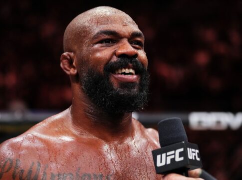 de-volta-ao-octogono,-jon-jones-revela-lidar-com-problema-no-quadril