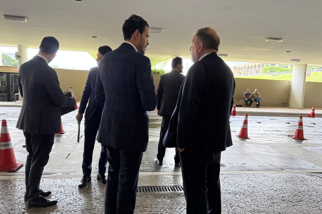 indicado-por-lula-ao-stf,-messias-retoma-beija-mao-no-senado