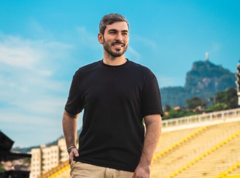 quem-e-alan-victor,-rp-que-rodou-15-paises-e-voltou-ao-carnaval-do-rio