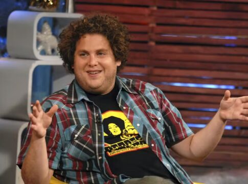 jonah-hill-surge-irreconhecivel-em-filme-apos-perder-30-kg