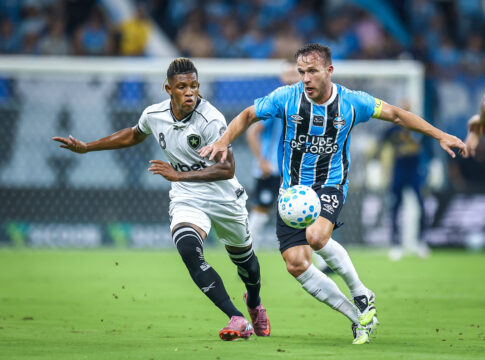 gremio-quebra-invencibilidade-do-botafogo-no-brasileirao-na-arena