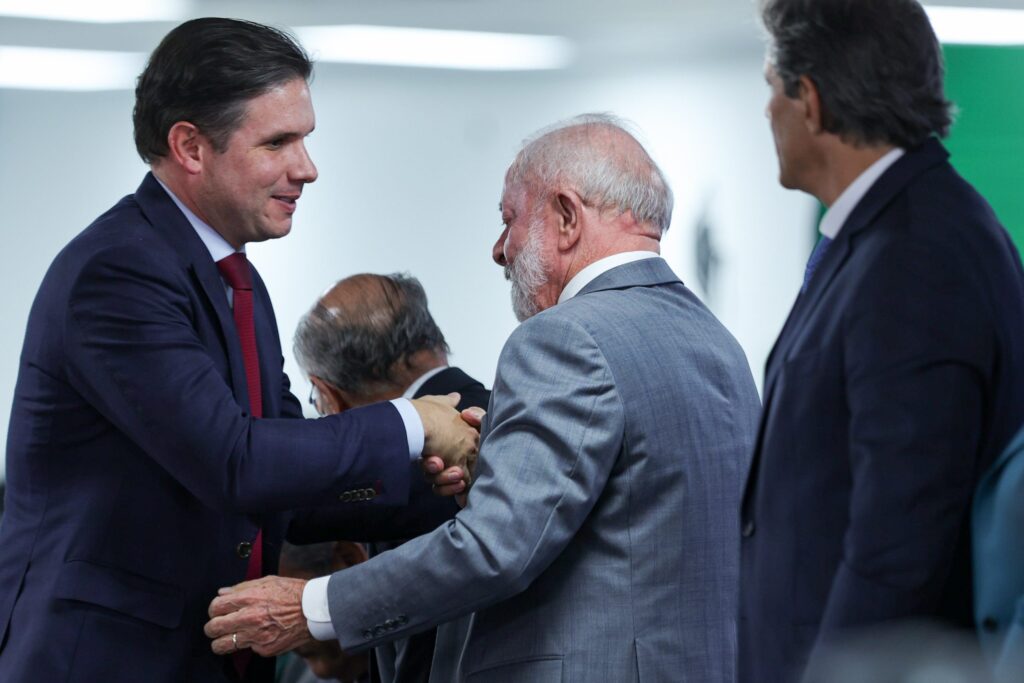 como-foi-jantar-de-3h-entre-lula,-hugo-motta-e-lideres-do-congresso