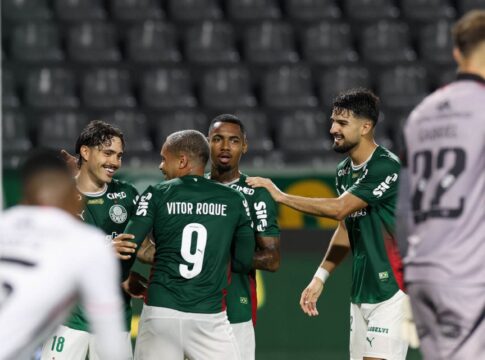 palmeiras-goleia-o-vitoria-por-5-x-1-e-vence-a-primeira-no-brasileirao