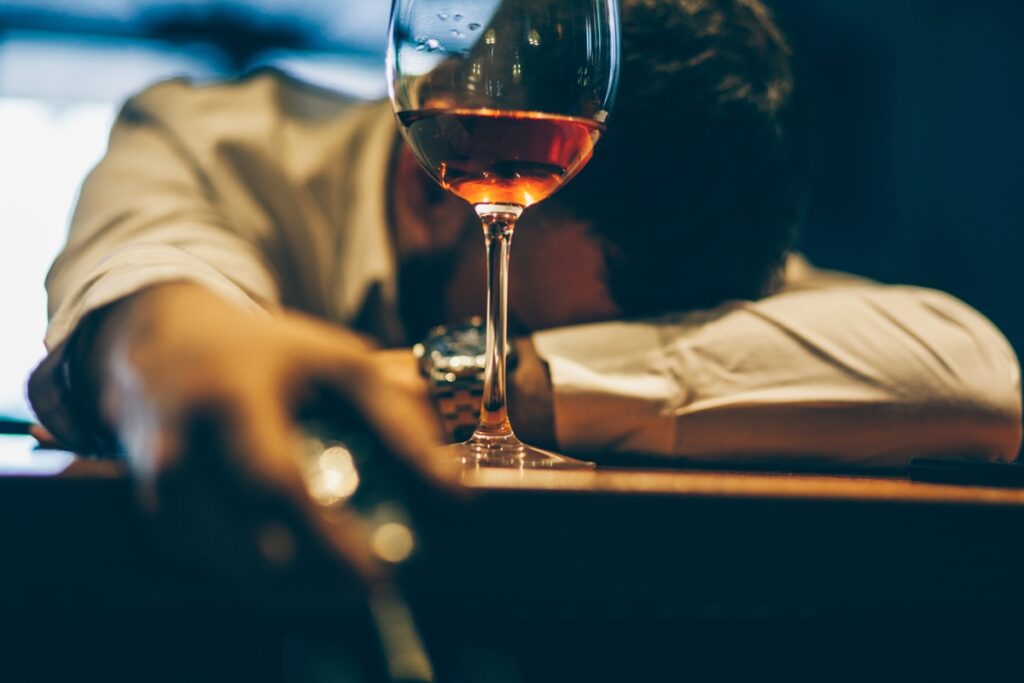 presidente-do-aa-explica-como-abandonar-o-alcool-e-tratar-o-vicio.-veja-video