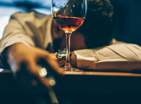 presidente-do-aa-explica-como-abandonar-o-alcool-e-tratar-o-vicio.-veja-video