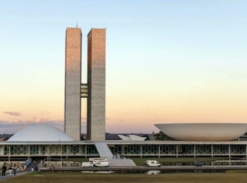 reajuste-de-servidores-do-congresso-tera-impacto-de-r$-790,4-milhoes-em-2026