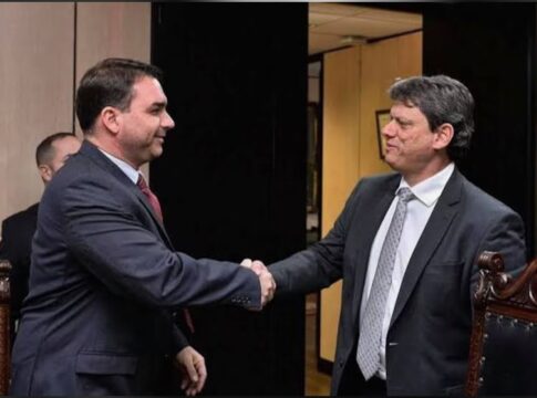 como-o-vice-de-tarcisio-impacta-palanque-de-flavio-bolsonaro-em-sp