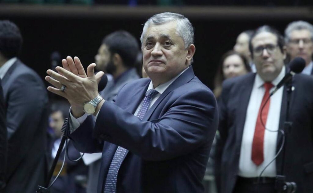 prevendo-1a-derrota-do-ano,-governo-tenta-“jeitinho”-para-salvar-mp