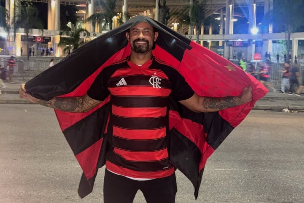 em-condicional,-ex-goleiro-bruno-vai-ao-maracana-torcer-pelo-flamengo.-veja-video