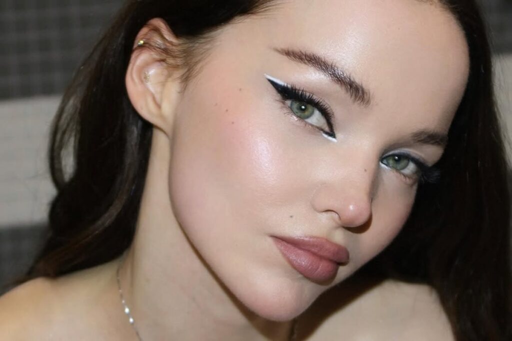 dove-cameron-expoe-trauma-de-infancia:-“ainda-tenho-problemas”