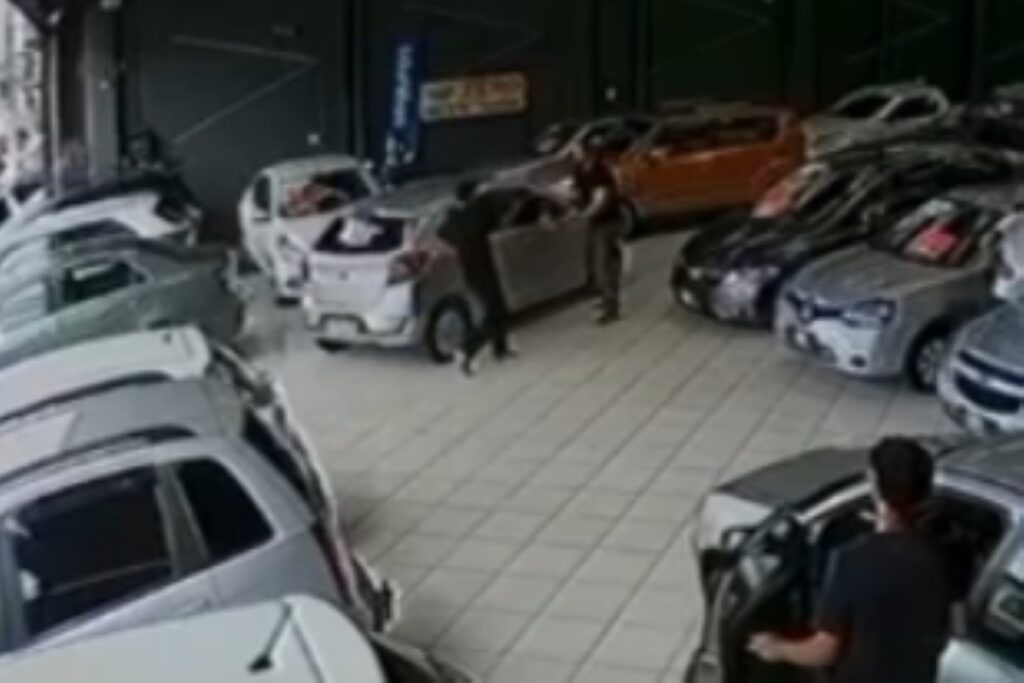 homem-invade-concessionaria,-executa-funcionario-e-grava-vitima-morta.-veja-video