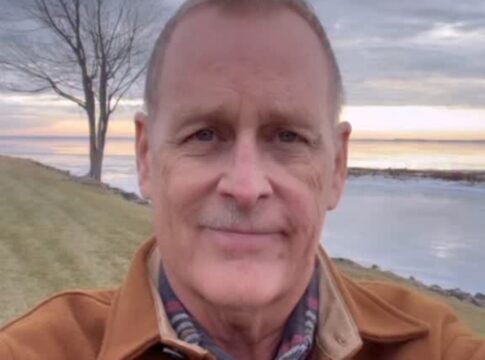 ator-de-tres-e-demais-revela-estado-de-saude-apos-2o-cancer-em-2-anos