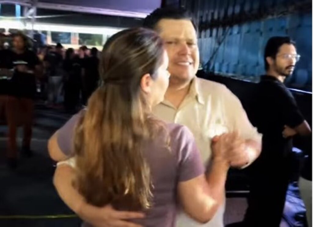 pe-de-valsa:-alcolumbre-viraliza-ao-cair-na-danca-em-macapa.-video