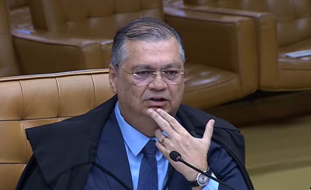 dino-suspende-“penduricalhos”-do-servico-publico-nos-tres-poderes