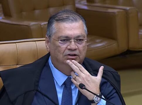 dino-suspende-“penduricalhos”-do-servico-publico-nos-tres-poderes