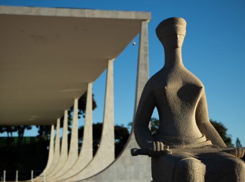 veto-de-dino-a-penduricalhos-vale-para-servidores-de-estados-e-municipios