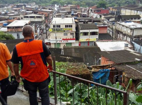 tempestade-atinge-o-guaruja,-causa-alagamentos-e-deixa-12-desabrigados