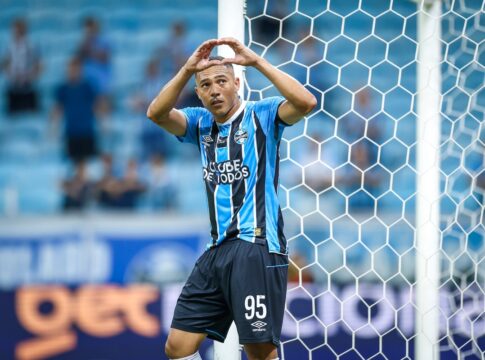 carlos-vinicius-tem-media-de-gols-impressionante-pelo-gremio;-confira