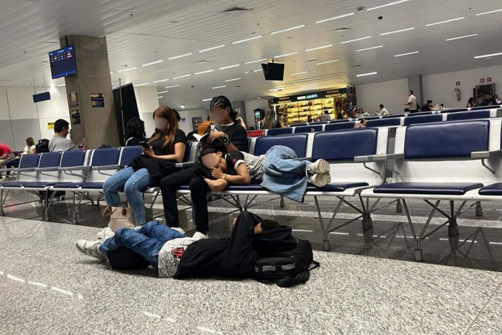 “objeto-suspeito”:-passageira-relata-estresse-apos-voo-atrasar-3-horas