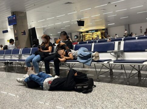 “objeto-suspeito”:-passageira-relata-estresse-apos-voo-atrasar-3-horas