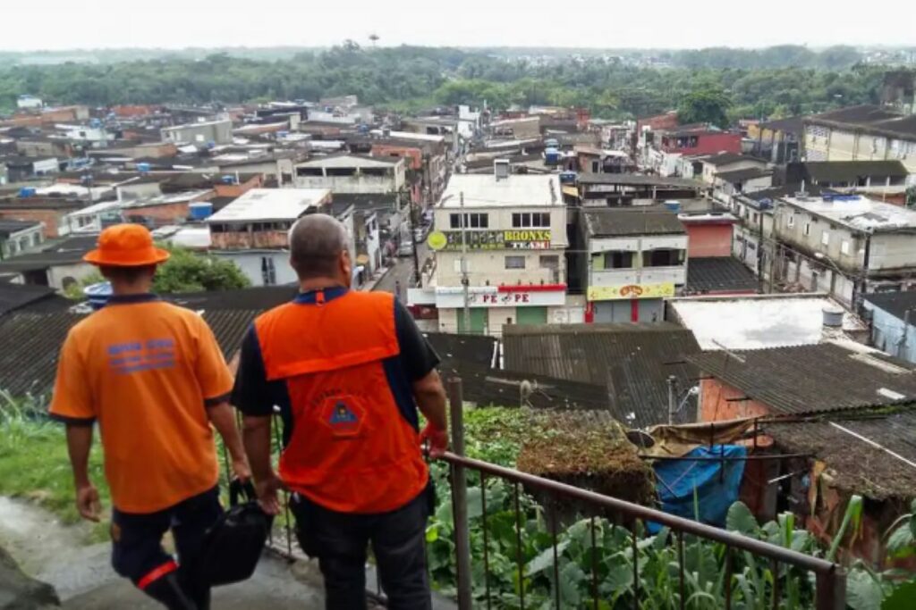 temporal-em-sp:-guaruja-e-atingida-por-deslizamentos-e-tem-12-desabrigados