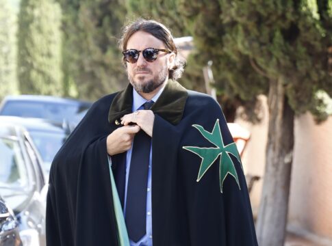 coroa-da-espanha:-francisco-de-borbon-e-preso-por-lavagem-de-dinheiro