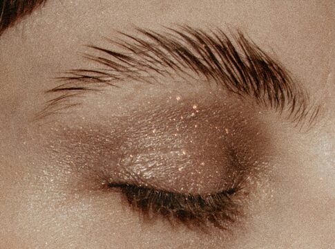 dermatologistas-explicam-para-que-realmente-servem-as-sobrancelhas