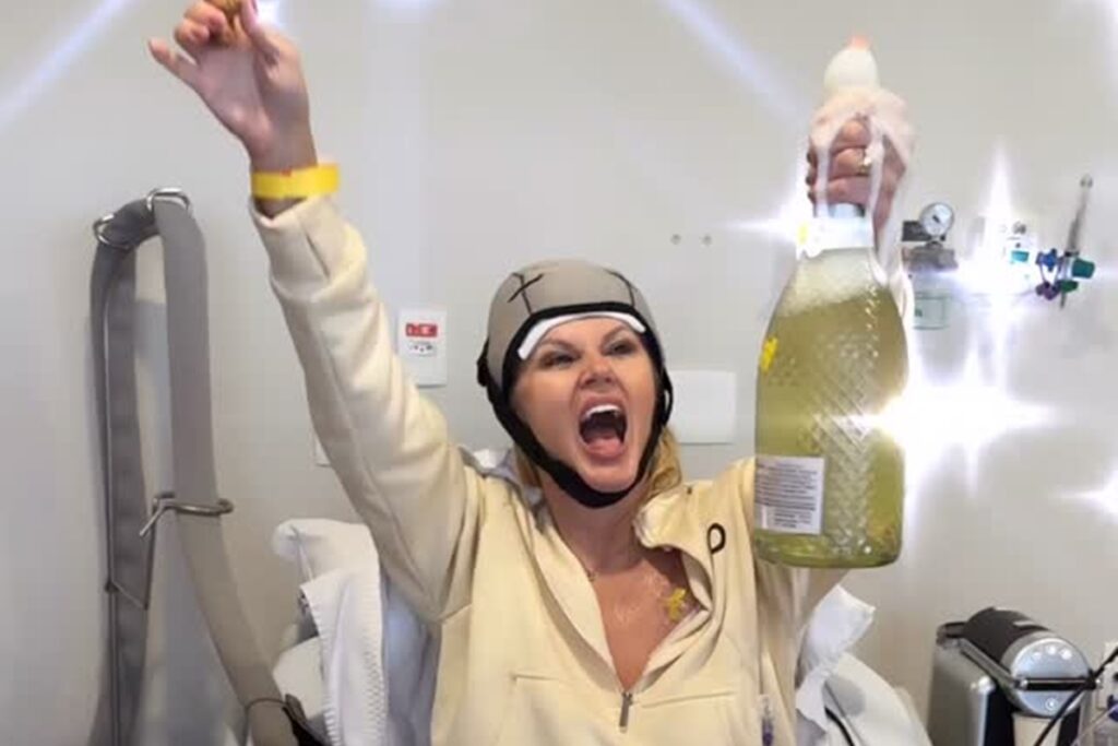 val-marchiori-celebra-fim-da-quimioterapia-contra-o-cancer-de-mama