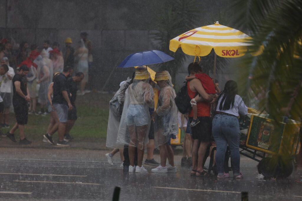 chuva-e-queda-de-temperatura-marcam-resto-do-fim-de-semana-pelo-pais