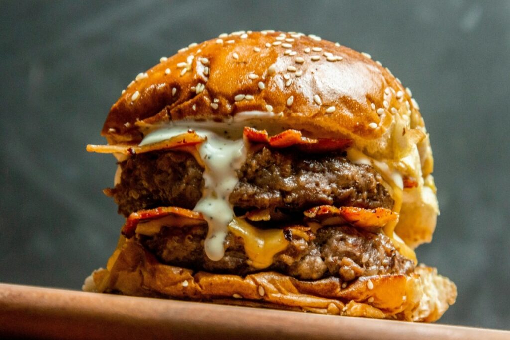 hamburguer-artesanal-na-air-fryer:-truques-para-nao-ressecar