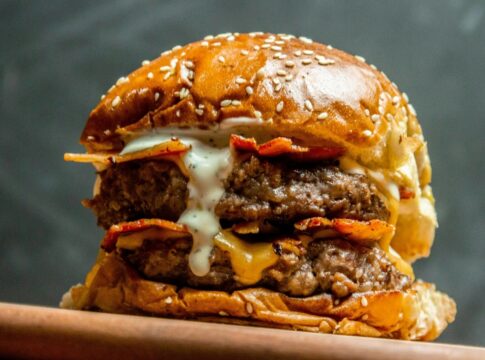 hamburguer-artesanal-na-air-fryer:-truques-para-nao-ressecar