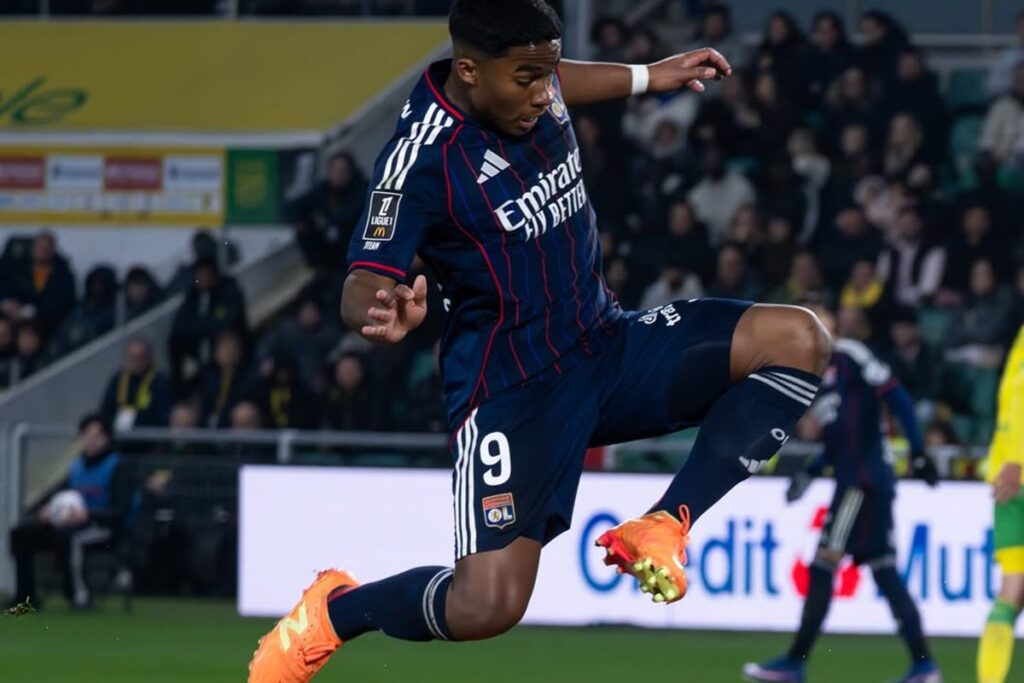 endrick-e-expulso-“duas-vezes”-em-vitoria-do-lyon-sobre-o-nantes;-entenda