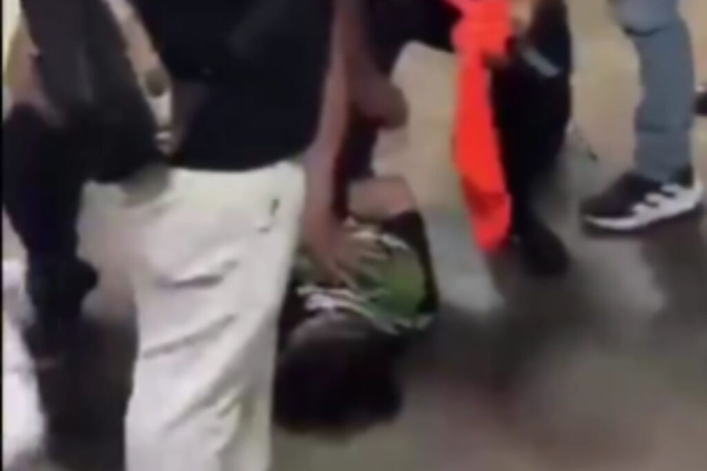 imagens-mostram-aluno-imobilizado-apos-matar-professora-em-faculdade.-veja-video