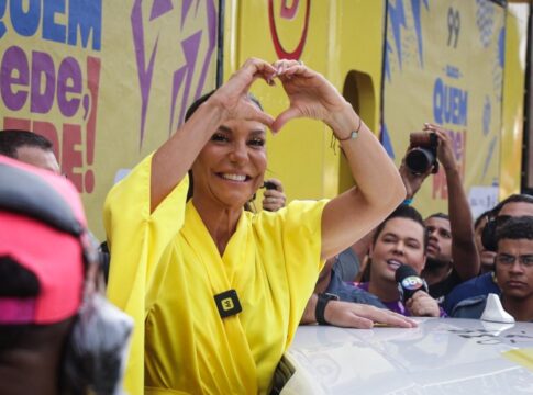 ivete,-alceu-e-muita-chuva-marcaram-o-1o-dia-de-pre-carnaval-em-sp.-veja-video