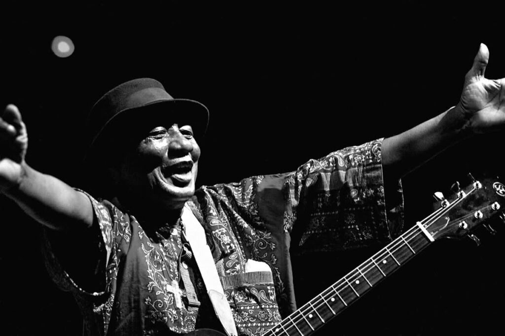 morre-ebo-taylor,-musico-ganense-precursor-do-highlife,-aos-90-anos