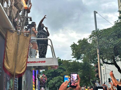 pre-carnaval-de-sao-paulo:-pericles-anima-o-megabloco-baixo-augusta.-veja-video