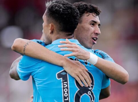 santos-vence-noroeste,-se-afasta-do-z2-e-entra-na-briga-pelo-g8