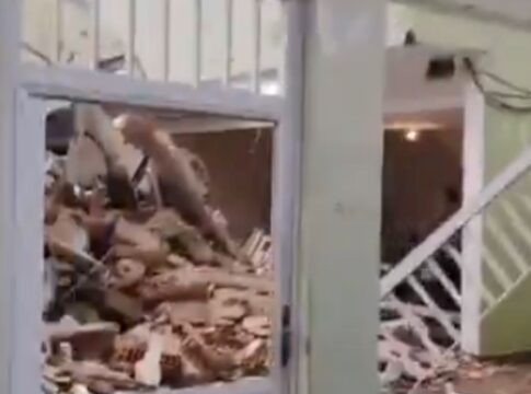 predio-residencial-de-dois-andares-desaba-na-zona-norte-do-rio.-video