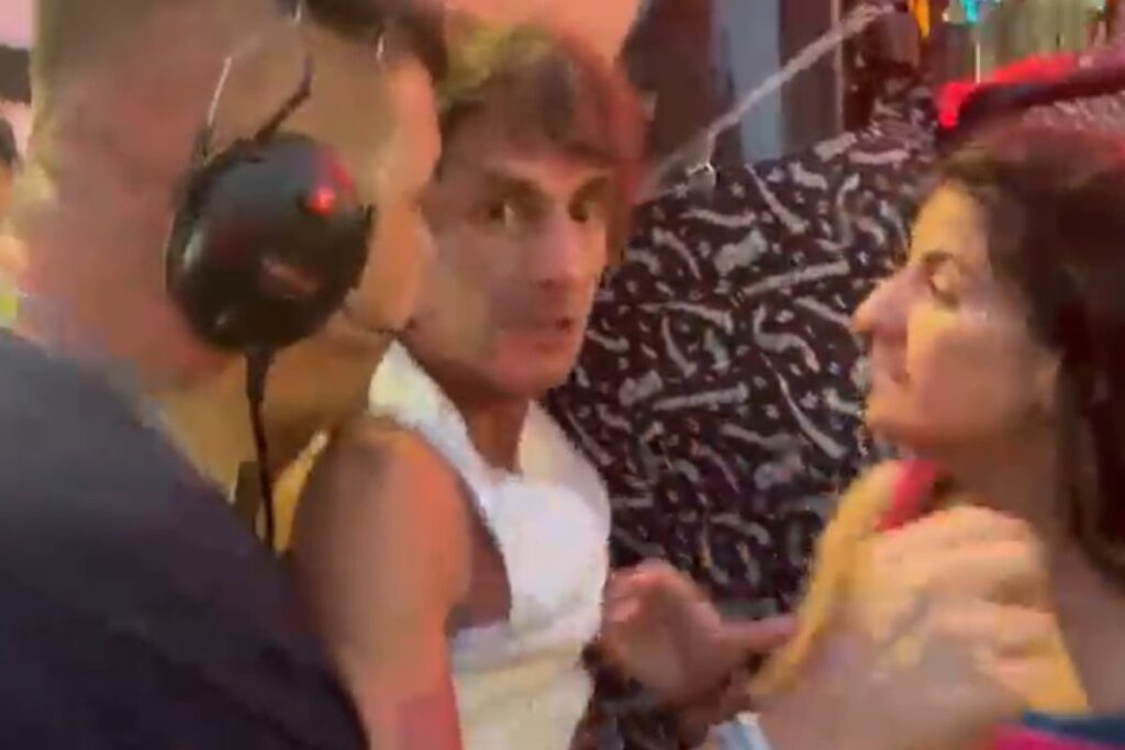 presidente-de-bloco-tenta-tomar-celular-de-reporter-do-metropoles-durante-confusao.-veja-video