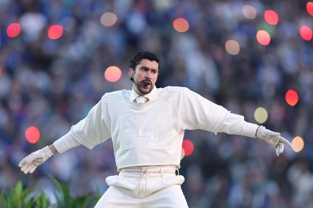 bad-bunny-faz-historia-com-primeiro-show-em-espanhol-do-super-bowl