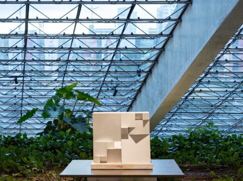 sergio-camargo:-escultura-e-arquitetura-se-encontram-em-megaexposicao