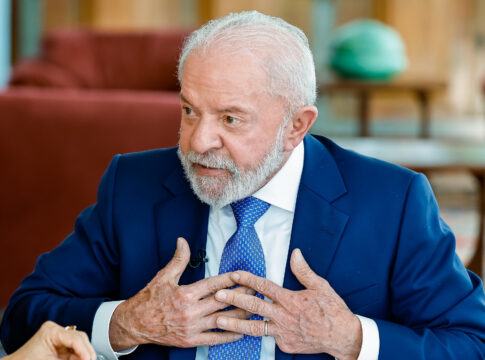 lula-opera-com-toda-a-sua-forca-para-isolar-flavio-bolsonaro