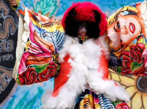 mulheres-bate-bolas,-brilhetes-de-anchieta-conquistam-espaco-na-rua